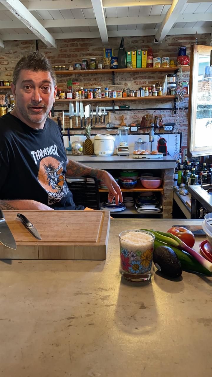 Lelé Cristobal listo con sus vegetales cumpliendo la cuarentena total 