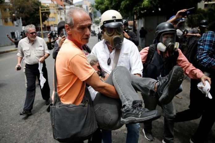 Fuerzas de seguridad de Venezuela impiden a la oposición marchar al Congreso