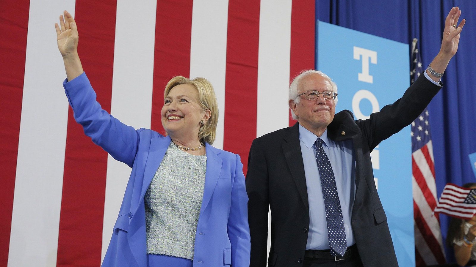 Uno de los momentos más fuertes del documental es cuando HIllary Clinton critica a Bernie Sanders. (Reuters)