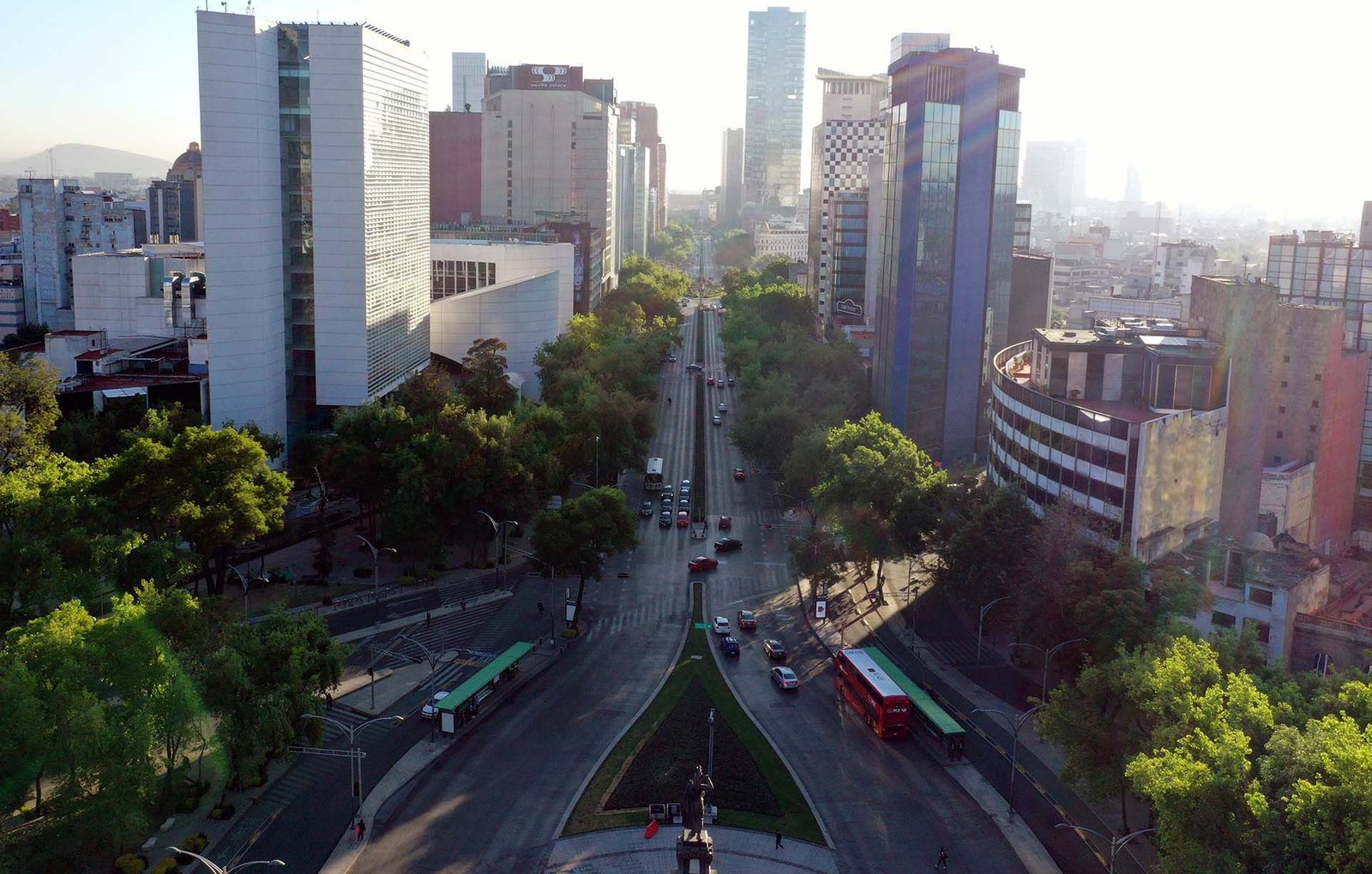 La avenida Reforma en la ciudad de Mèxico, donde el gobienro municipal impuso el cierre de lugares públicos 