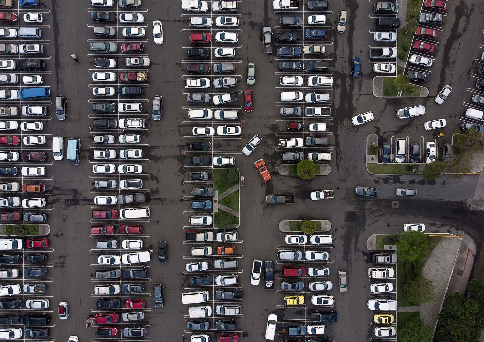 Estacionamiento de un centro comercial en Tijuana, Mèxico, uno de los pocos paìses donde no se establecieron medidas restrictivas (AFP)