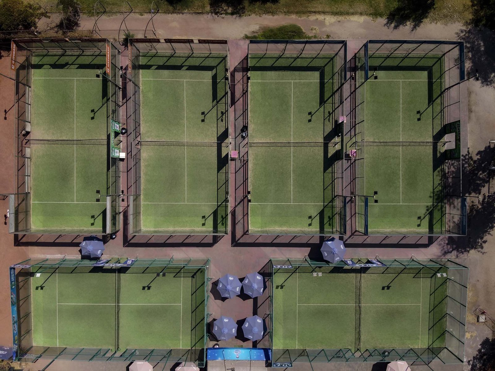 Pistas de tenis vacías en Santiago de Chile, do donde fue declarado el estado de catástrofe. (AFP)