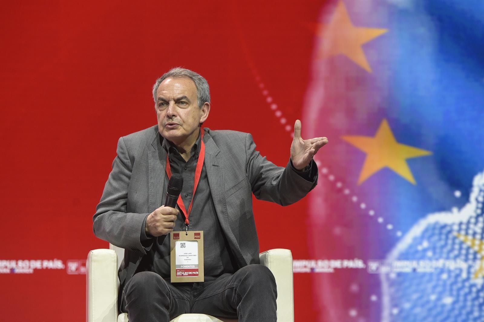 19/01/2024 El expresidente del Gobierno y exsecretario general del PSOE, José Luis Rodríguez Zapatero, interviene durante la primera jornada de la Convención Política del Partido Socialista 'Democracias más fuertes', en Palexco, a 19 de enero de 2024, en A Coruña, Galicia (España). El PSOE celebra desde hoy hasta el domingo 21 de enero su Convención Política en A Coruña, en la que busca actualizar su ideario con una serie de resoluciones que marcarán los cuatro años de legislatura. POLITICA M. Dylan - Europa Press