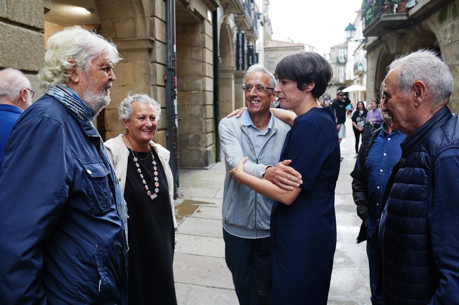 14/09/2022 (I-D) Los que fueran dirigentes históricos del BNG Xosé Manuel Beiras; Encarna Otero; el que fuera diputado en el Parlamento de Galicia, Suarez Canal; y la portavoz nacional del BNG, Ana Pontón, se saludan a su llegada a la presentación de un documental del BNG, en el Teatro Principal, a 14 de septiembre de 2022, en Santiago de Compostela, A Coruña, Galicia (España). El documental aborda la constitución del BNG y el 25 de septiembre de 1982. El próximo 25 de septiembre el partido celebra su 40º aniversario. POLITICA Álvaro Ballesteros - Europa Press