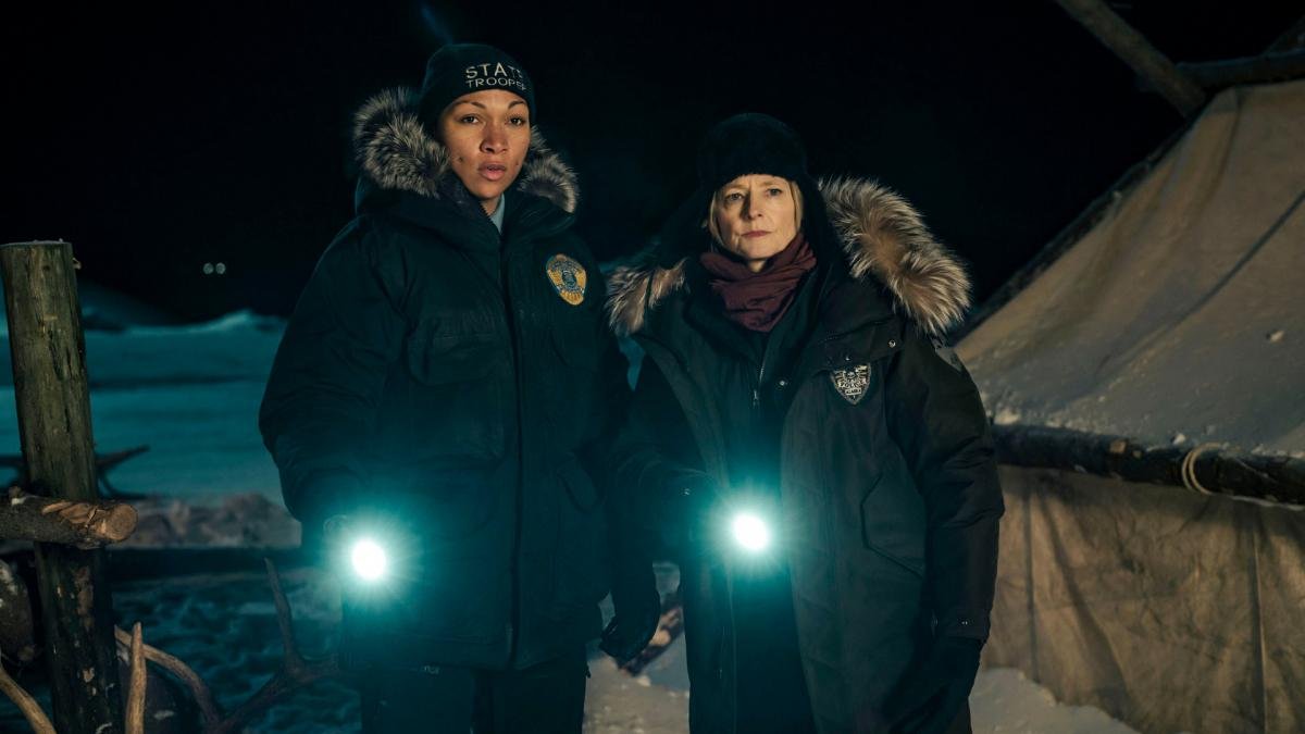 Kali Reis interpreta a Evangeline Navarro una exintegrante de la fuerza y Jodie Foster encarna a Liz Danvers la jefa de la Polica local Foto Prensa