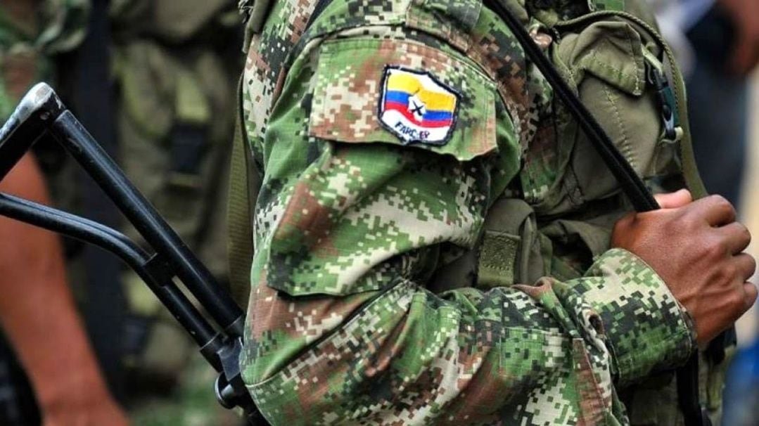 La Corporación Rosa Blanca reveló que integrantes de las Farc están amenazando e intimidando a directivos y niñas de la organización - crédito Sudamérica Colombia Política / X