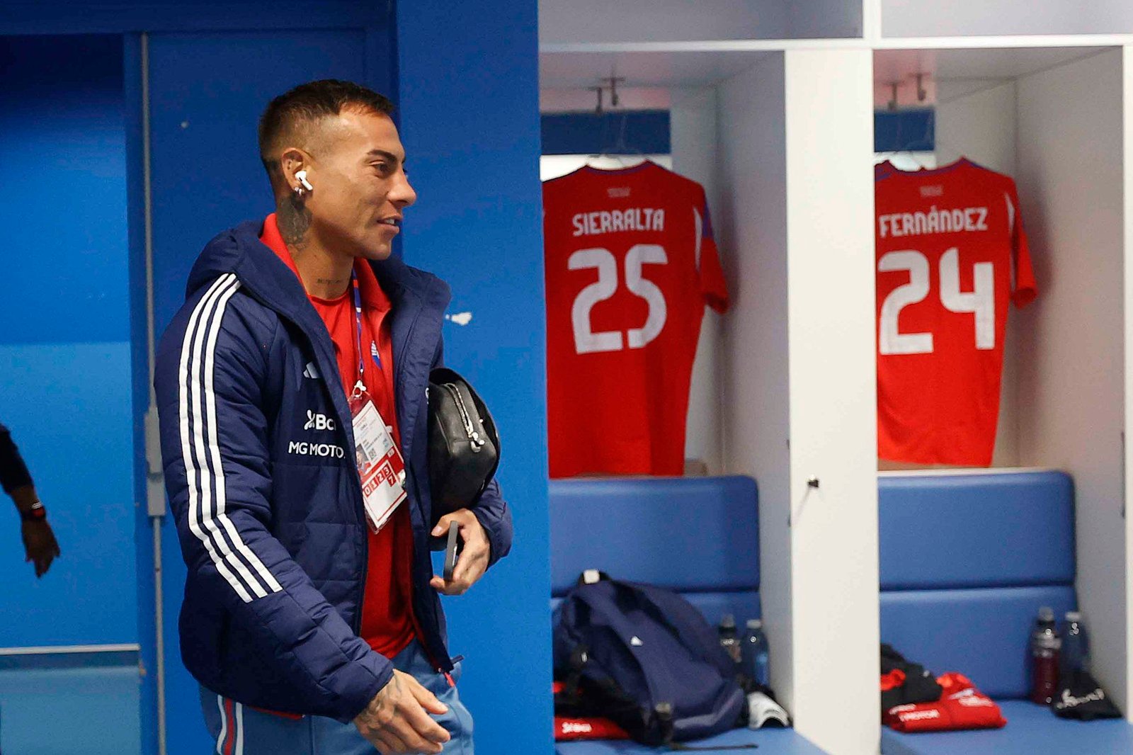 Ricardo Gareca y sus jugadores en el vestuario del estadio Velódrome.