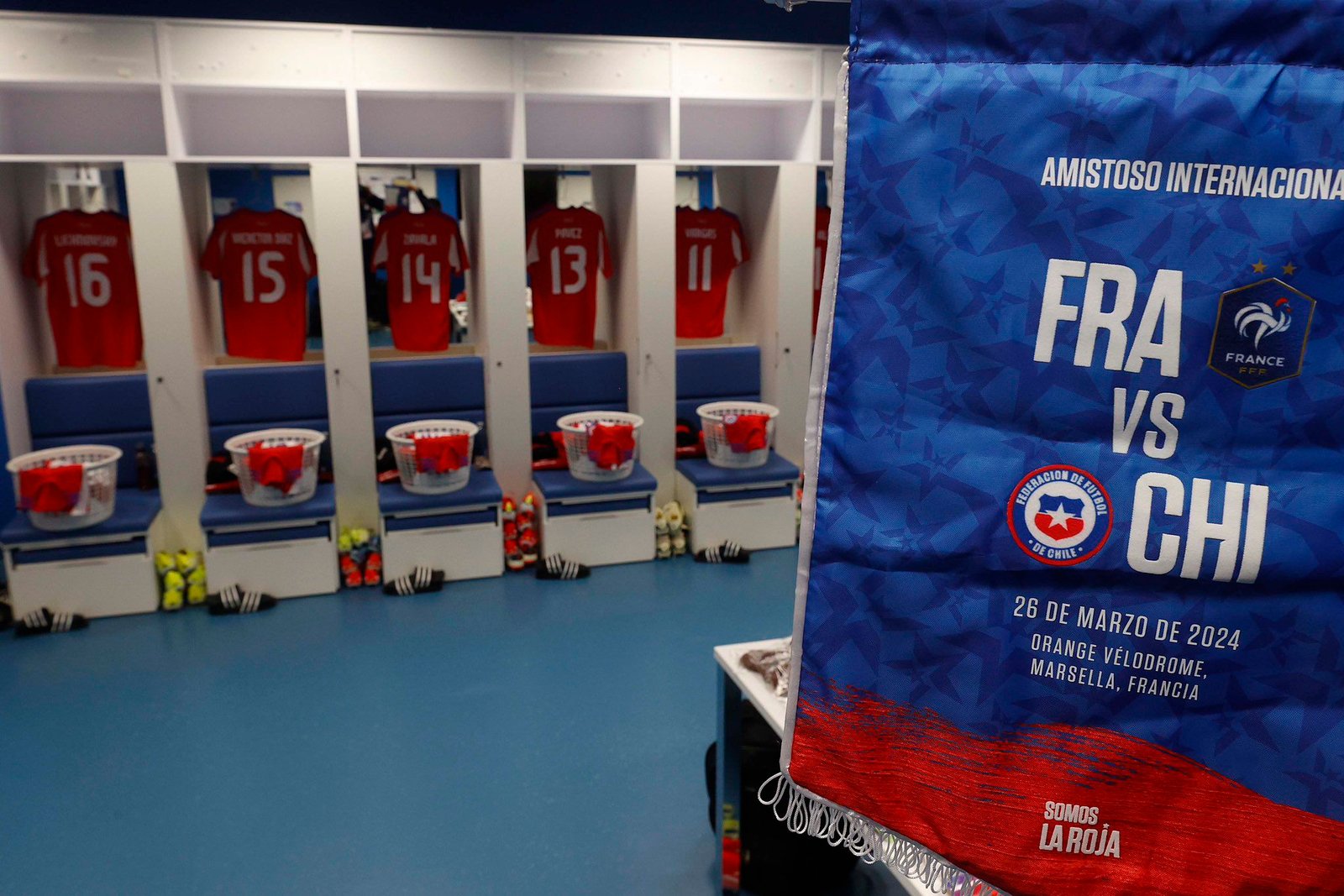 Así luce el vestuario de Chile en el estadio Velódrome.