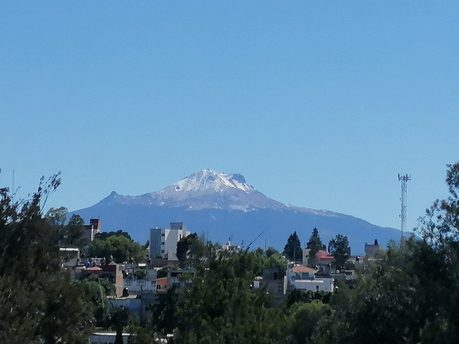 El volcán La Malinche se vistió de blanco con la llegada del Frente Frío 9, esto regaló bellas postales que fueron capturadas por habitantes de Tlaxcala y Puebla. (Foto: Twitter/ @CarboPeligroso)
