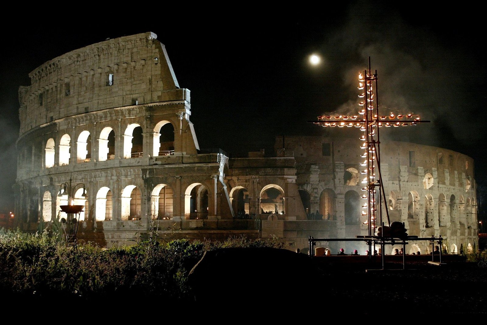 El vía crucis del papa Francisco pondrá el foco en la guerra y la violencia contra las mujeres (REUTERS/Vincenzo Pinto/Archivo)