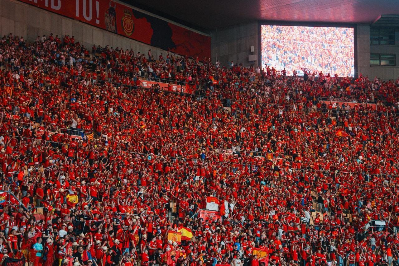 Aficionados del Mallorca en el Estadio de La Cartuja para la final de la Copa del Rey (RCD_Mallorca)