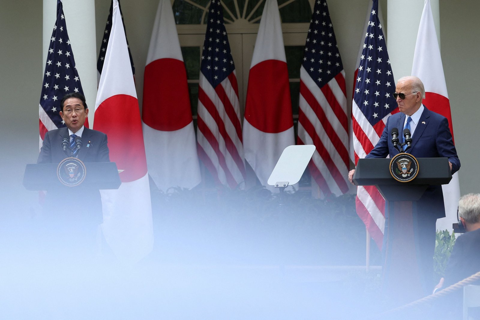 El presidente Joe Biden y el primer ministro Fumio Kishida (REUTERS/Tom Brenner)