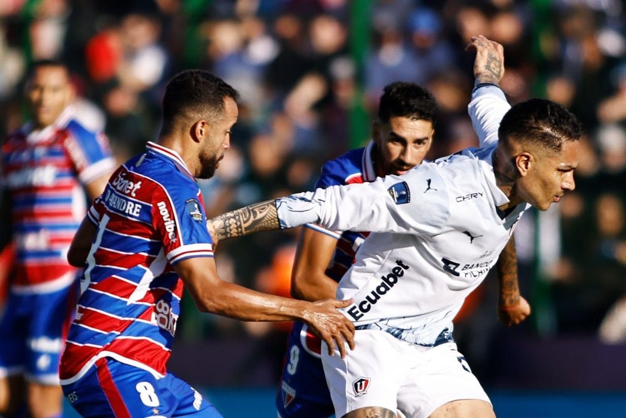 Paolo Guerrero fue titular en la final de la Copa Sudamericana 2023 entre LDU de Quito y Fortaleza. - créditos: Getty Images