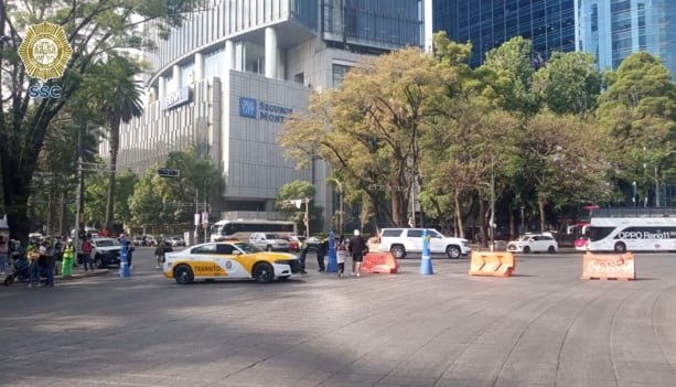Policías de Tránsito cerraron la circulación sobre Paseo de la Reforma al oriente debido a la marcha de los maestros de la CNTE