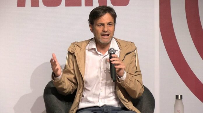 Asens (Comuns) reprocha a los socialistas hacer un