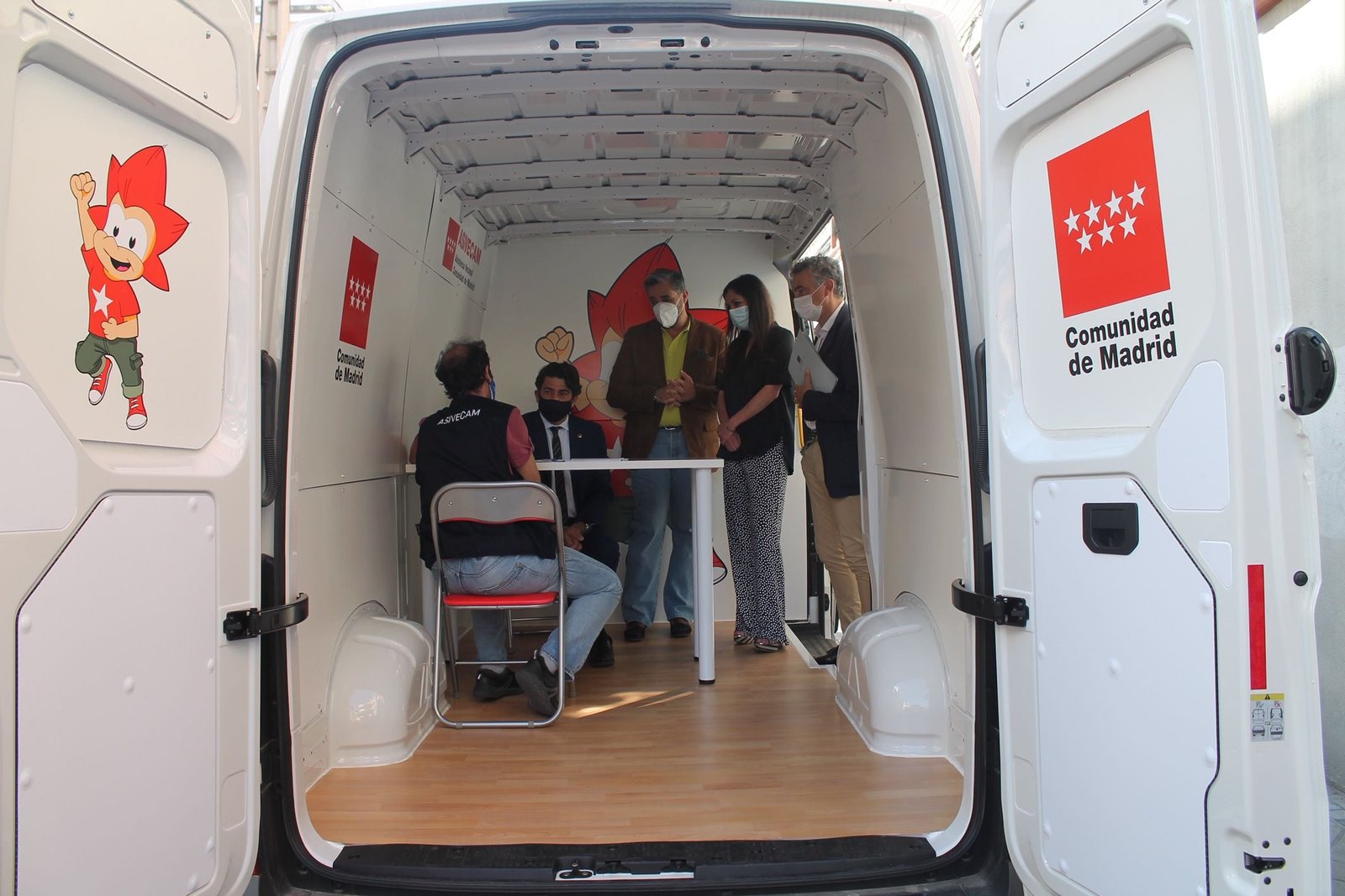 La oficina móvil del Servicio de Asistencia Vecinal (ASIVECAM), dependiente de la Agencia de Vivienda Social (AVS) y cuyo objetivo es mejorar las relaciones entre los residentes en las viviendas públicas de la Agencia.