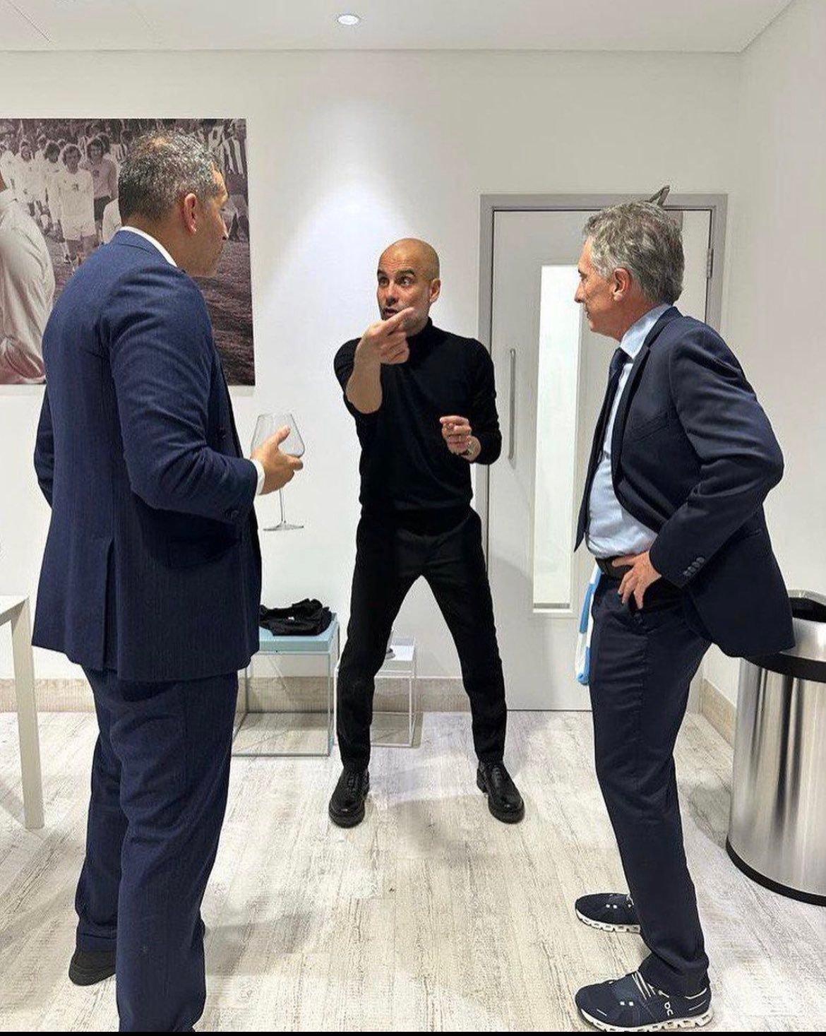 Hombres en zapatillas