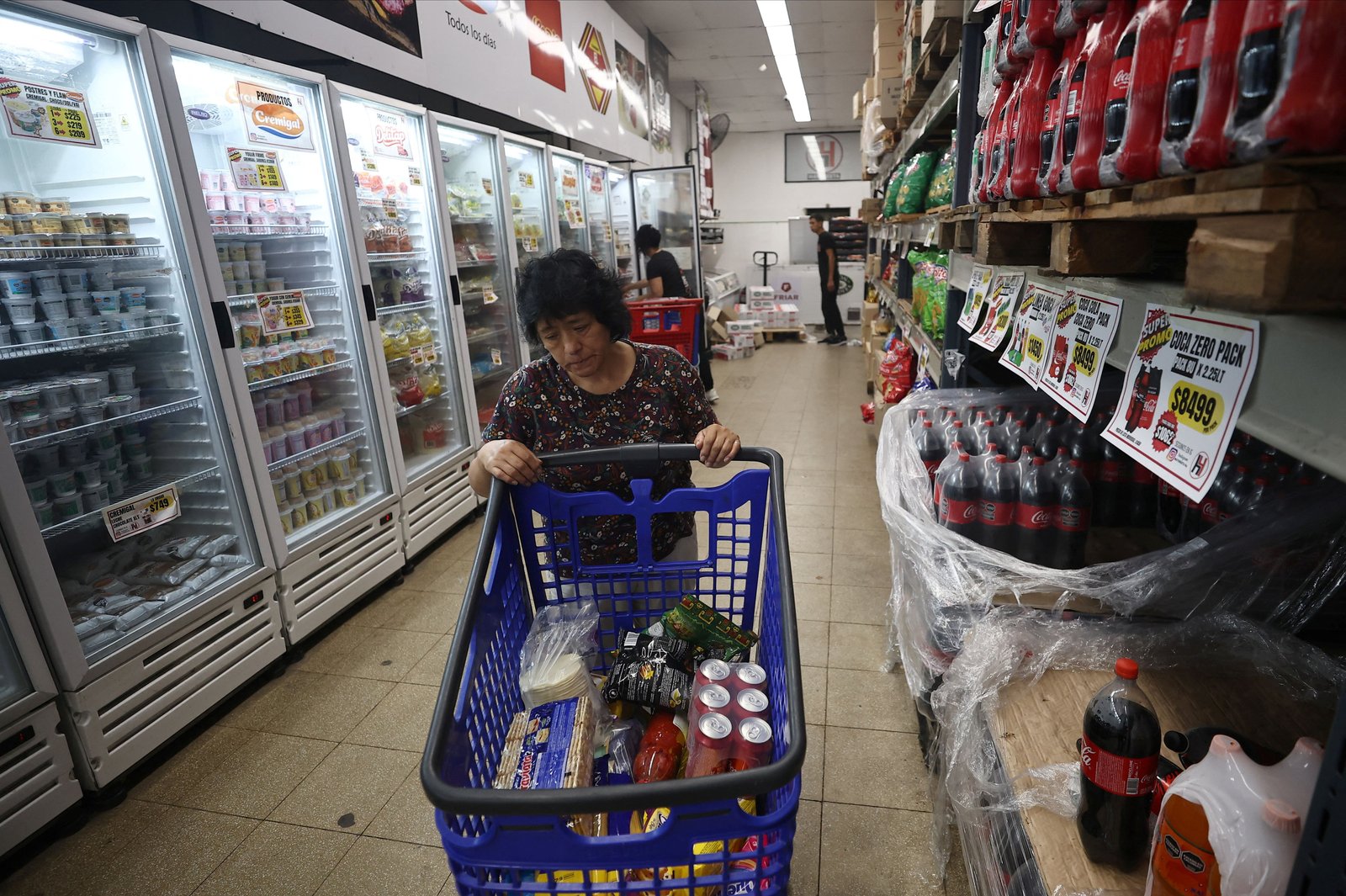 Los retailers aumentaron precios esperando una inflación mayor a la que se concretó (Reuters)