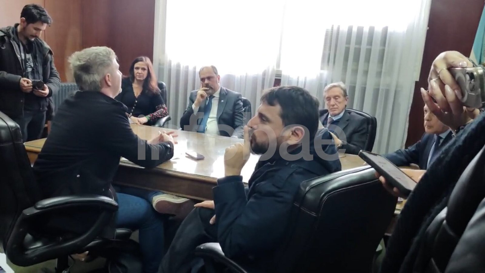 Grabois pidiendo silencio en Comodoro Py captura