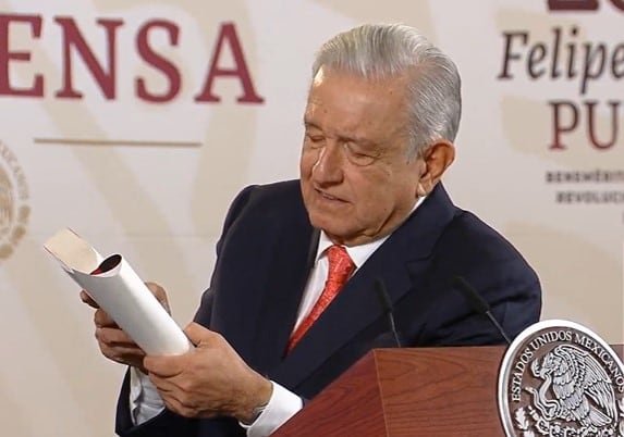 El presidente López Obrador reveló que su nuevo libro contiene 20 capítulos.
