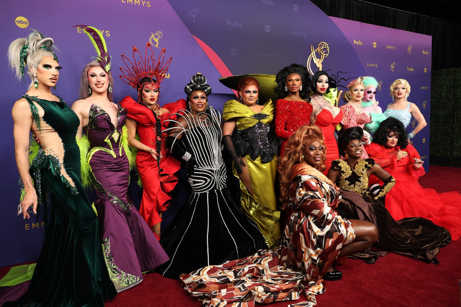 Todas la concursantes de la temporada 16 de Rupaul's drag race: Mirage, Amanda Tori Meating, Morphine Love Dion, Sapphira Cristal, Mhi'ya Iman Le'Paige, Geneva Karr, Xunami Muse, Hershii LiqCour-Jete, Plane Jane, Nymphia Wind, Q, Megami, Dawn and Plasma (REUTERS/Aude Guerrucci)