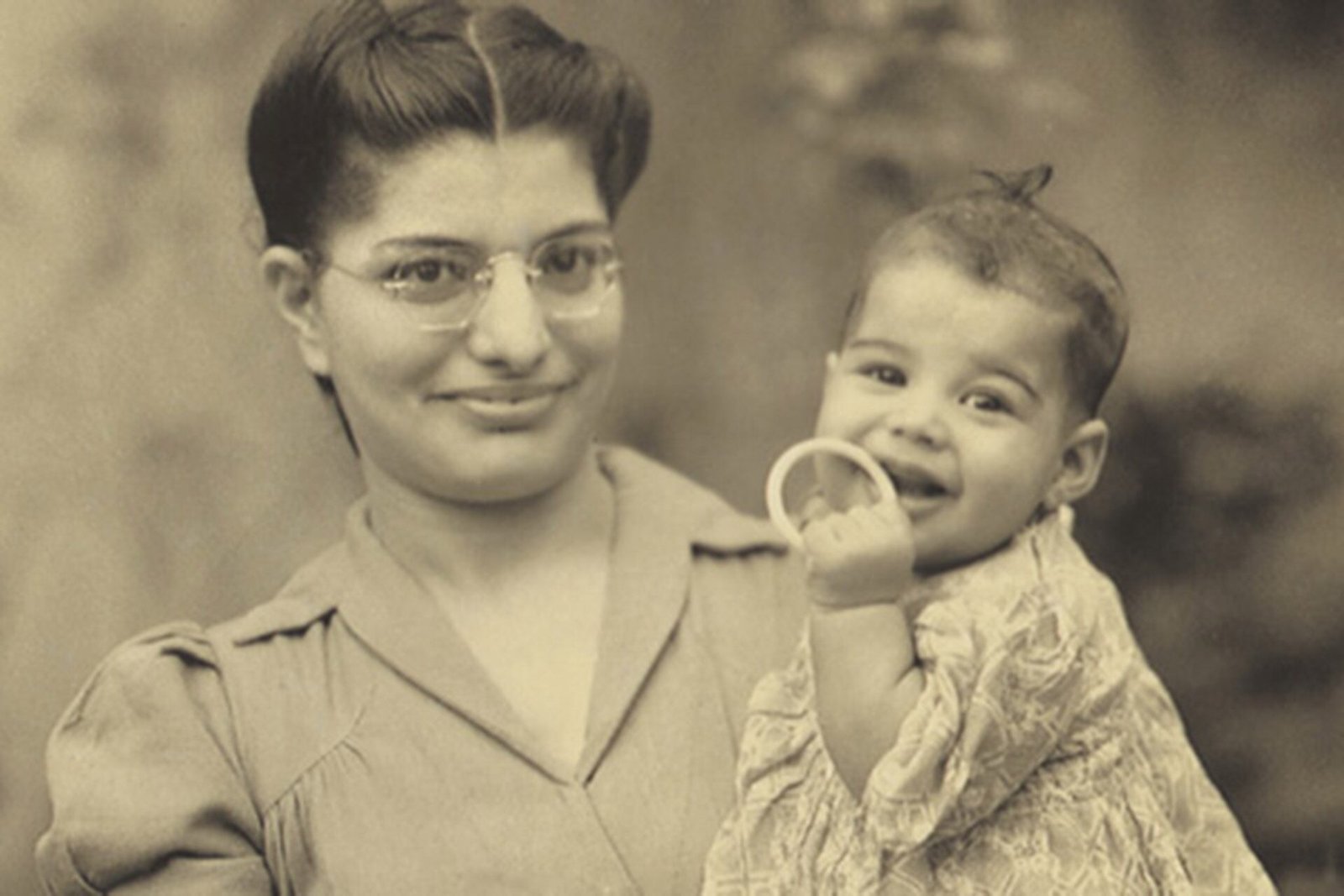 El pequeño Frederick Bulsara y su madre Jer en Zanzíbar