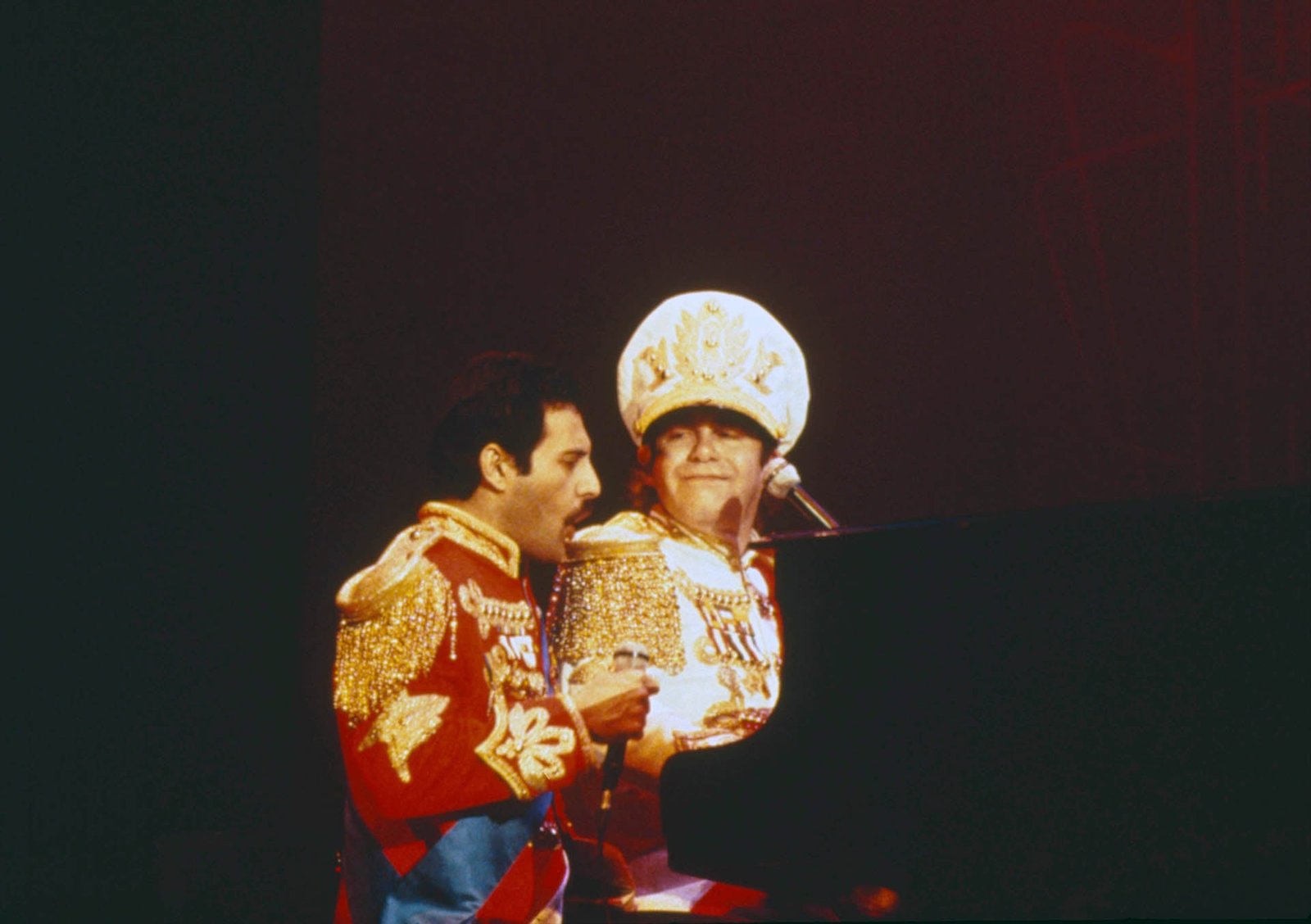 Freddie Mercury junto a Elton John