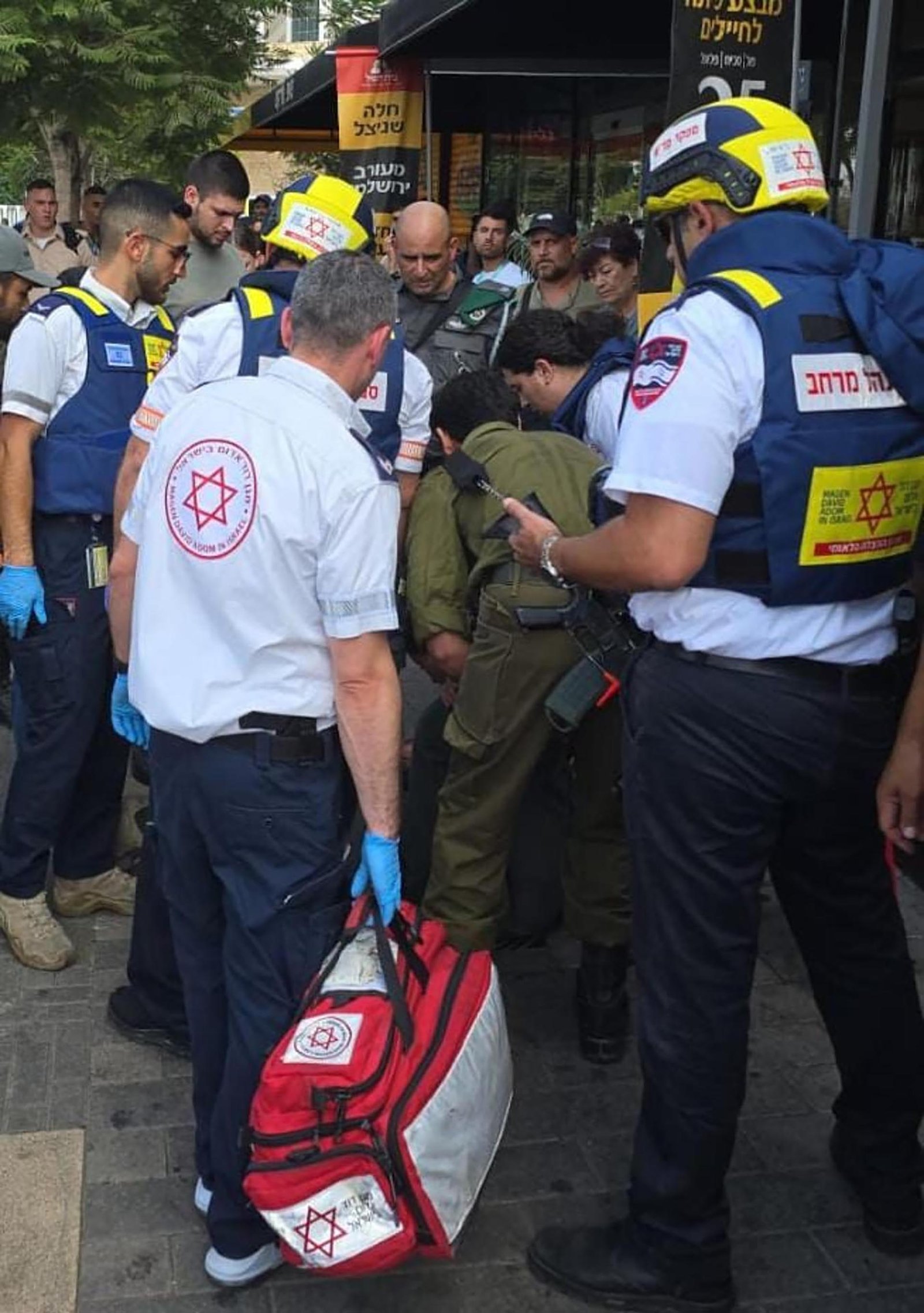 Tres heridos y un atacante abatido a tiros en la estación de autobuses de Beersheba, en Israel