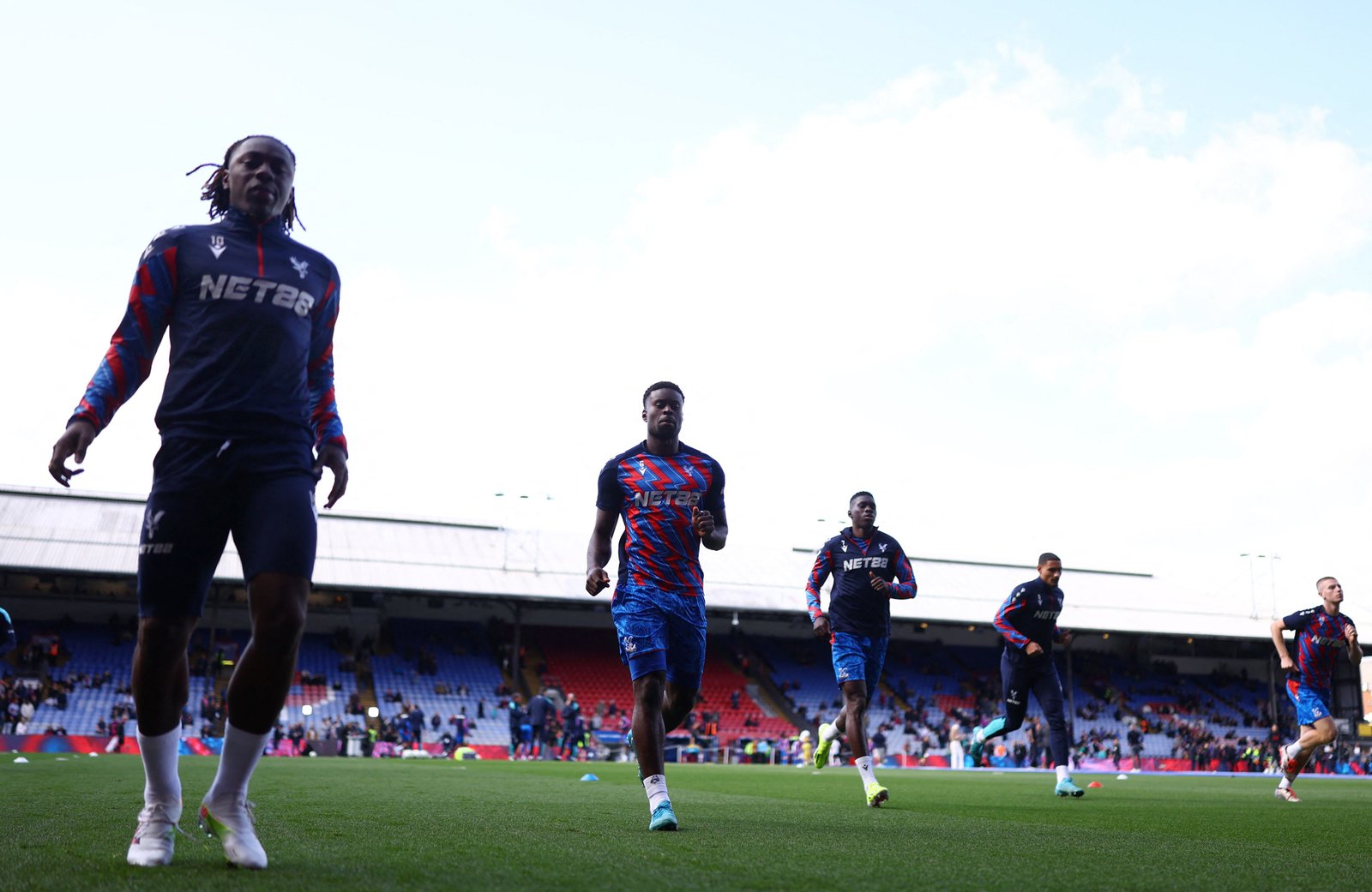 Eberechi Eze y Marc Guehi en entrenamiento-crédito Hannah Mckay/REUTERS 