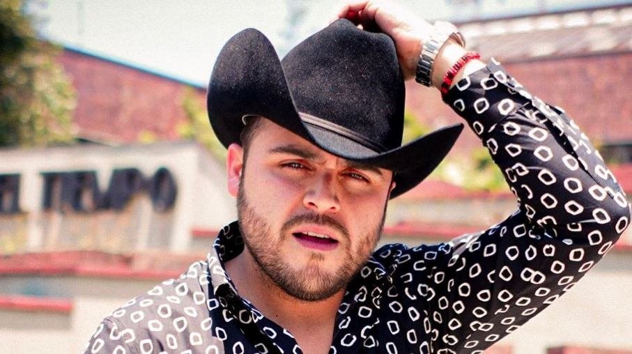 Gerardo Ortiz ha sido acusado de hacer "apología" del feminicidio (Foto: Facebook/Gerardo Ortiz)