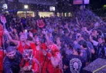 Luego del desfile de comparsas, siguió la fiesta de la gente