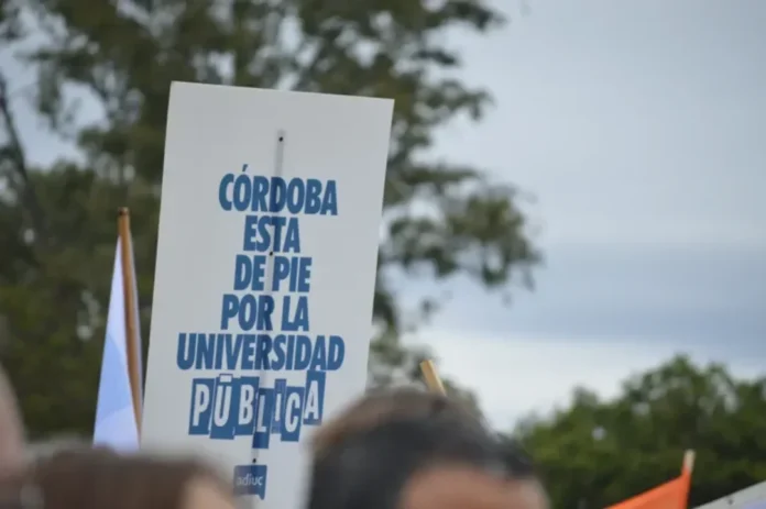 Universidad - Protesta ADIUC